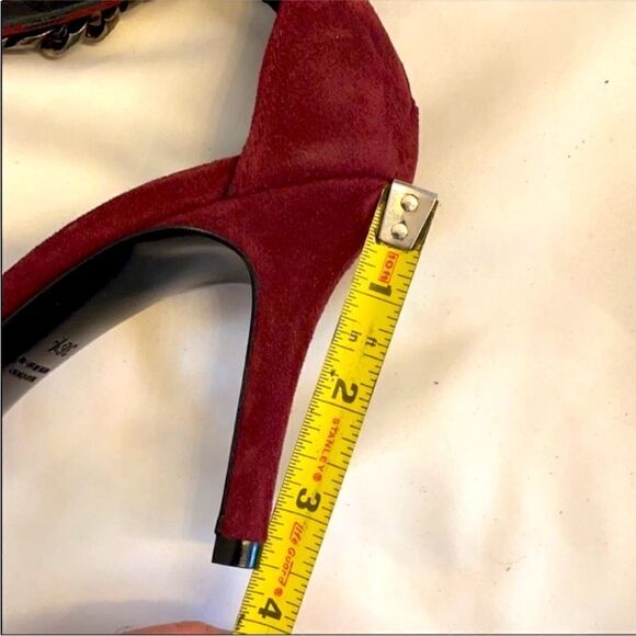 ELSEWALKER SUPER COMFORTABLE WINE SUEDE AND GUNMETAL CHAIN PUMPS.  NEW - Picture 7 of 10